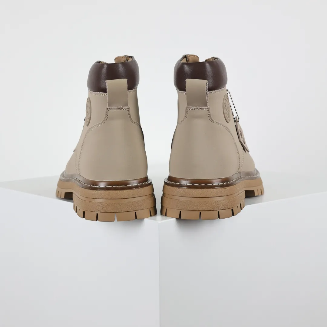 Copywriting price 💰620 Core recommendation Good price Timberland Timberland outdoor high-top casual rhubarb boots series #Guangdong Dachang quality Original box original packaging Fashion trend matching The fabric is made of Italian top-grade frosted fine-grained cowhide with anti-odor and anti-corrosion genuine leather latex insoles. The outsole and hardware are all made from OEM raw materials. The same as the original Goodyear never-open glue process. Good products do not kill pigs. Exclusive launch on the entire network. The quality is unquestionable. The full set of official website unified packaging Give you a perfect wearing experience. High-quality and durable. A must-have for stylish men. Specially designed to treat those who are not handsome. High-quality and first-class foot feel. Specially designed for cold protection and outdoor use this winter. Casual matching for daily use. Size: 38 39 40 41 42 43 44 (leather shoe size)